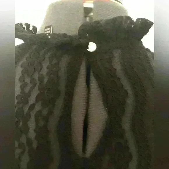 Blashe Black lace short puffy sleeve gathered neck collar back key hole blouse M - Picture 5 of 7